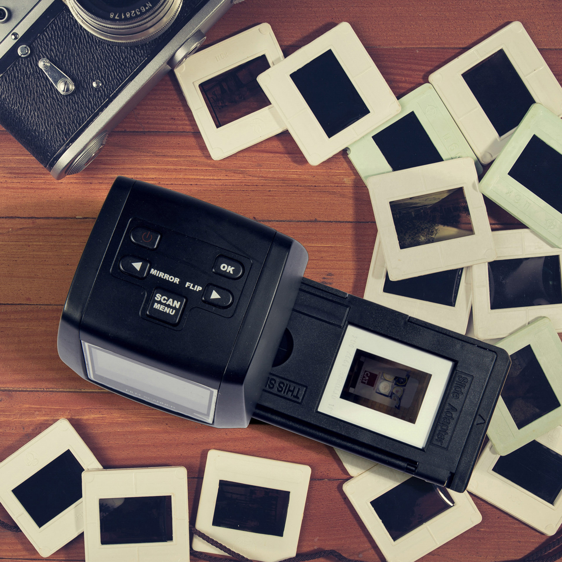 Scanner 3in1 autonomo per foto, diapositive e negativi con 22 MP, HDMI,  batteria ricaricabile - PEARL